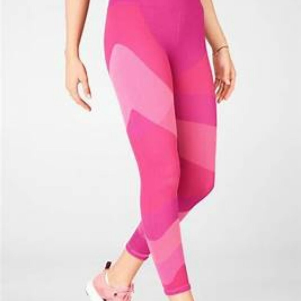 High-Waisted seamless colorblock 7/8 color very berry size M  NWT